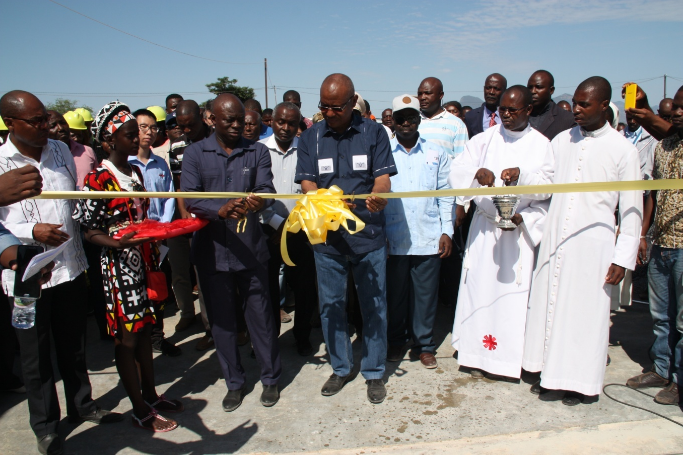 安哥拉松貝市污水系統(tǒng)、污水處理廠及現(xiàn)有供水官網(wǎng)擴展施工總承包工程竣工典禮